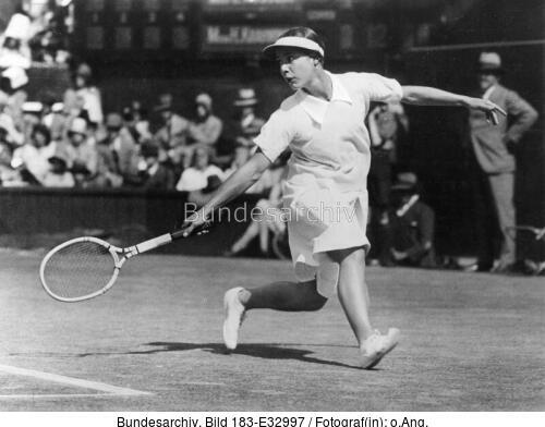 Cilly Aussem beim Tennisspielen