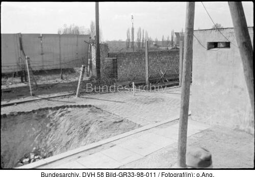 Berlin, Mauer, Schwedter Strasse, Holzbrücke
