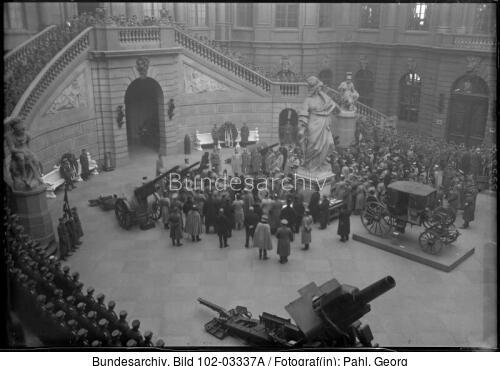 Berlin, Enthüllung einer Hindenburg-Büste