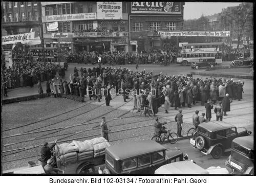 Berlin, Übertragung einer Hitler-Rede