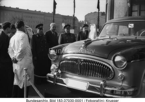 Berlin, Willi Stoph, Herbert Warnke, Horch P 240