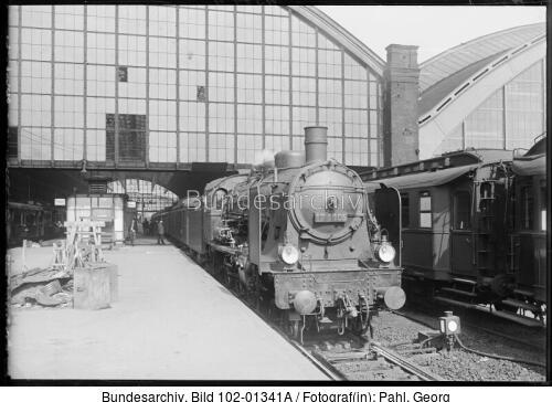 Berlin, Schlesischer Bahnhof, Dampflok 17 1105