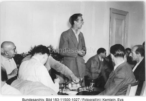 Berlin, AdK, Treffen Künstler mit Festivalteilnehmern