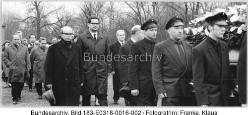 Berlin, Friedhof, Beerdigung von Alex Wedding