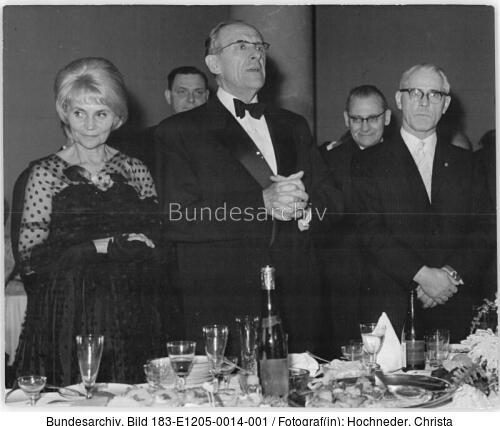 Berlin-Mitte, Komische Oper, Wiedereröffnung, Empfang