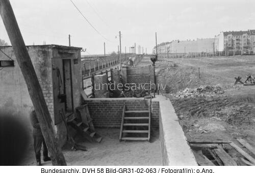 Berlin, Mauer, Schwedter Straße / Holzbrücke (?)