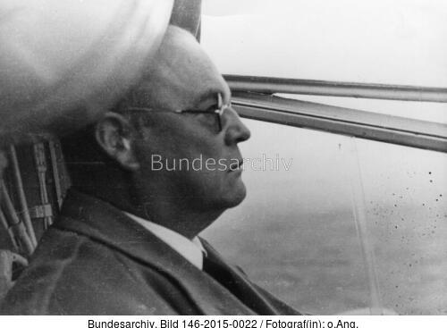 Hugo Sperrle im Flugzeug
