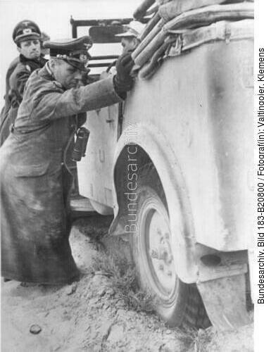 Nordafrika, Rommel und Westphal schieben Auto