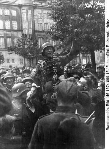 Reval, Soldaten und Zivilisten