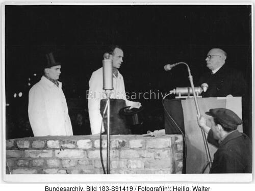 Berlin, Weberwiese, Grundsteinlegung