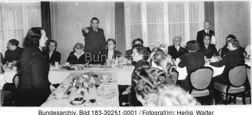 Berlin, Empfang, Frauen bei Pieck, Lea Grundig
