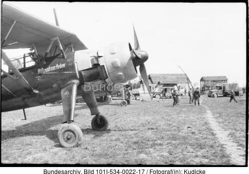 Im Osten, Flugzeuge Henschel Hs 126