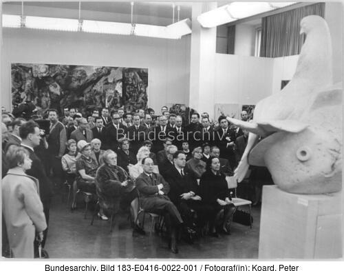 Berlin, Ausstellung "Wir lieben das Leben", Eröffnung