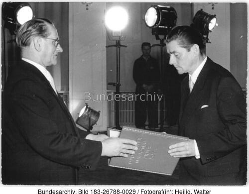 Berlin, Nationalpreis an Fritz Kühn