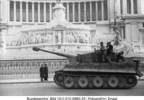 Rom, Panzer VI (Tiger I) vor Vittoriano