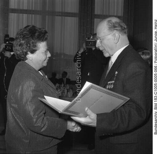 Berlin, Verleihung Karl-Marx-Orden an Hanna Wolf