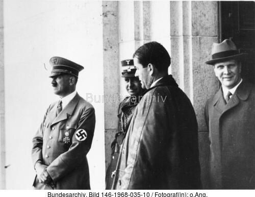 Adolf Hitler und <span class="match">Albert Speer</span>