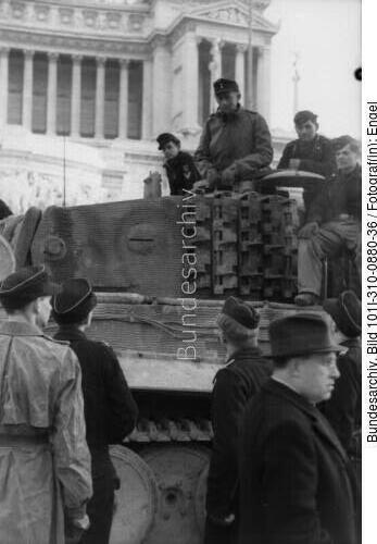 Rom, Panzer VI (Tiger I) vor Vittoriano