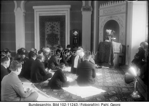 Berlin, Gottesdienst in der türkischen Moschee