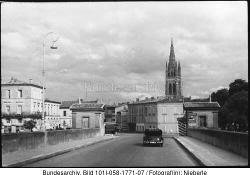 Frankreich, Saint Emilion, Brücke über die Dordogne
