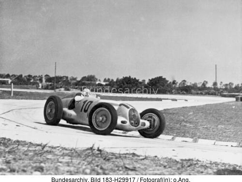 Rudolf Caracciola im Mercedes-Benz W 125