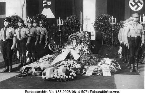 Hamburg, Aufbahrung Marga von Etzdorf, SS-Ehrenwache