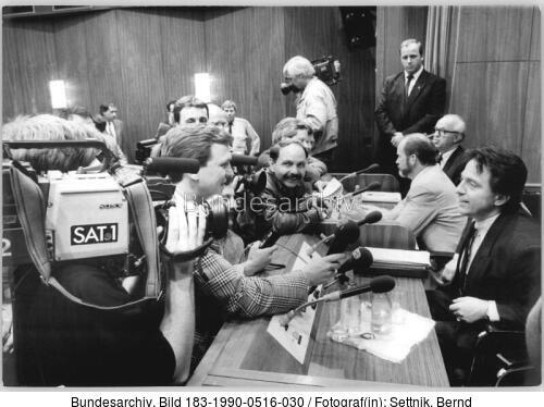 Berlin, Pressekonferenz Diestel, Reiseregelungen