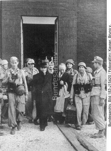 Gran Sasso, Mussolini vor Hotel