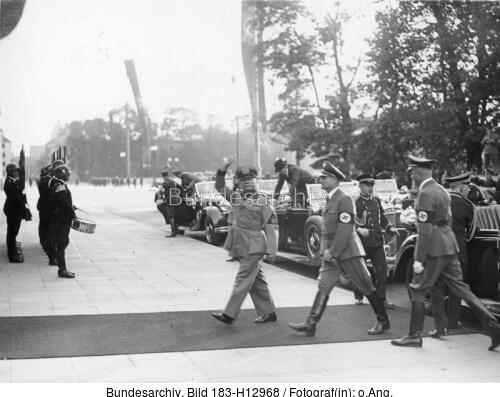 <span class="match">Münchener Abkommen</span>, Eintreffen Mussolinis