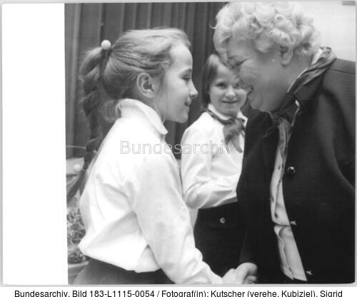 Berlin, Pionierin und Irma Gabel-Thälmann