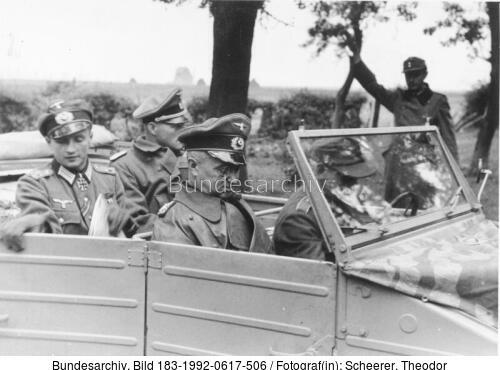 Bei Aachen, Walter Model im Kübelwagen