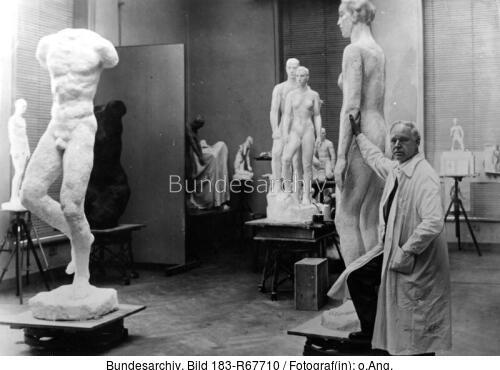 Berlin, Georg Kolbe im Atelier