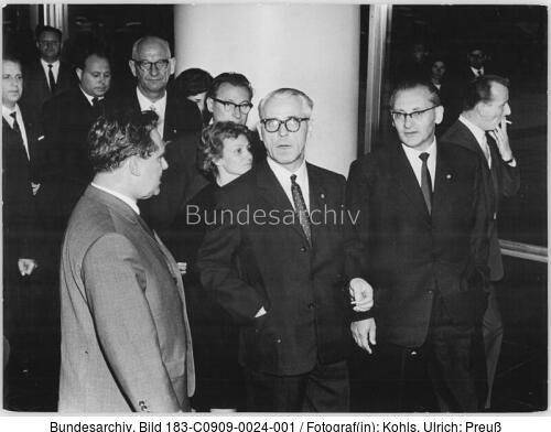 Berlin, Haus des Lehrers, Einweihung