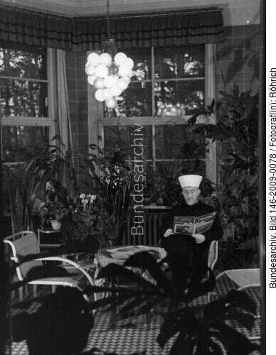 Großmufti von Jerusalem beim Lesen