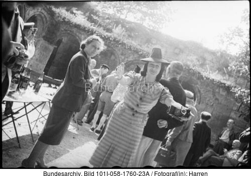 Frankreich, Saint Emilion, Lil Dagover mit Kamera