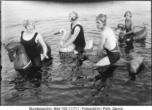 Wasserreiten auf Gummitieren