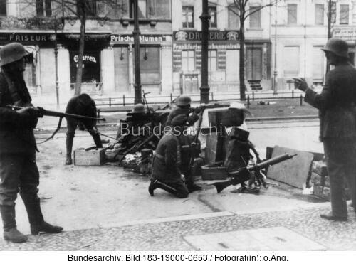 Berlin, Revolution / Generalstreik, Barrikade