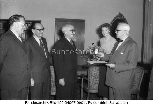 Berlin, Verleihung von Friedensmedaillen