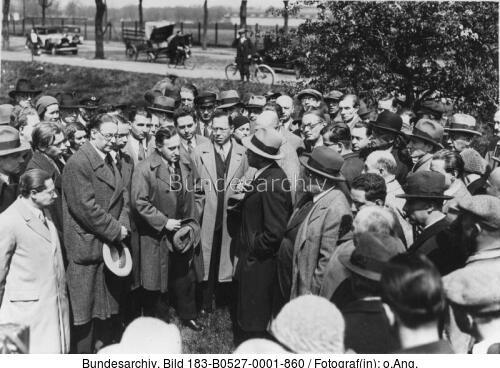 Berlin-Tegel, Carl v. Ossietzky vor Strafanstalt