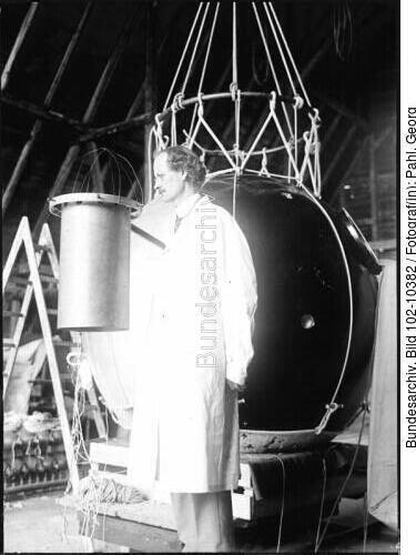 Prof. Auguste Piccard mit Forschungsballon