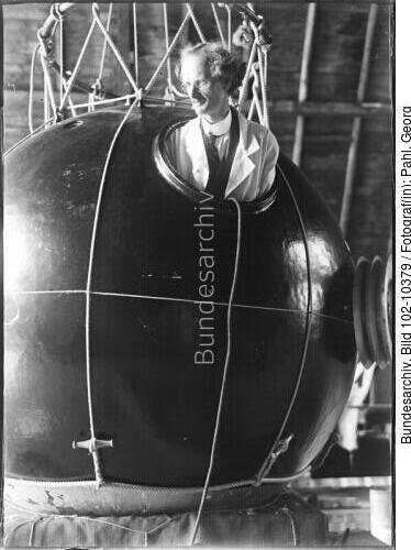 Prof. Auguste Piccard mit Forschungsballon