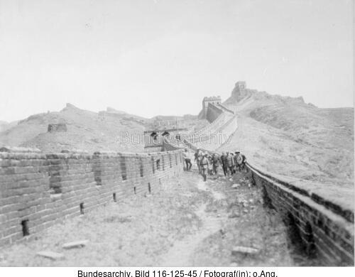 China, Prinz Heinrich besucht die grosse Mauer
