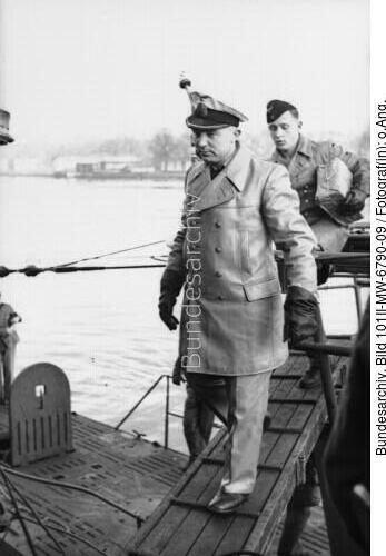 <span class="match">Lorient</span>, G. Prien auf U-Boot "U-47"