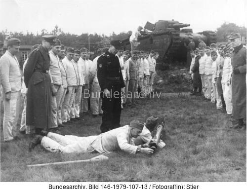 Volkssturm, Übung mit Panzerschreck
