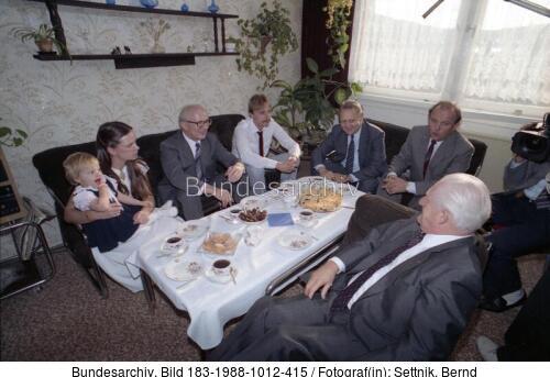 Berlin, Wohnungsübergabe, Honecker