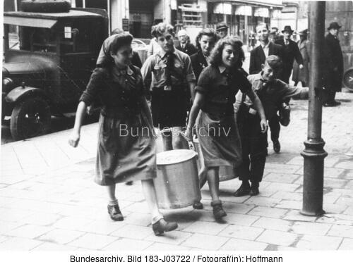 <span class="match">Düsseldorf</span>, Essen für Bombengeschädigte