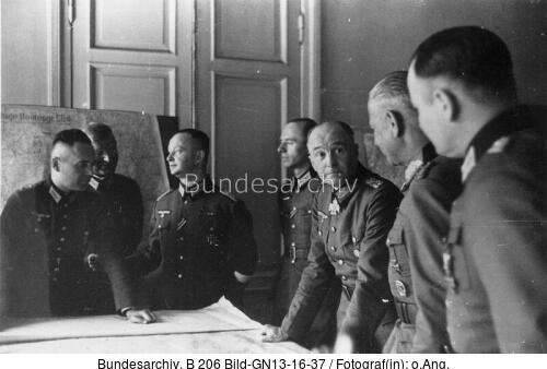 Russlandfeldzug, Offiziere bei Besprechung
