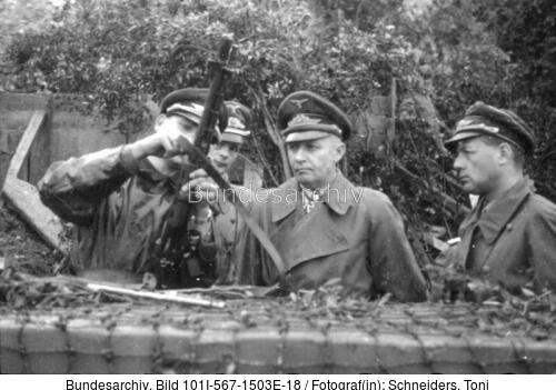 San Felice, Inspektion von Fallschirmtruppen