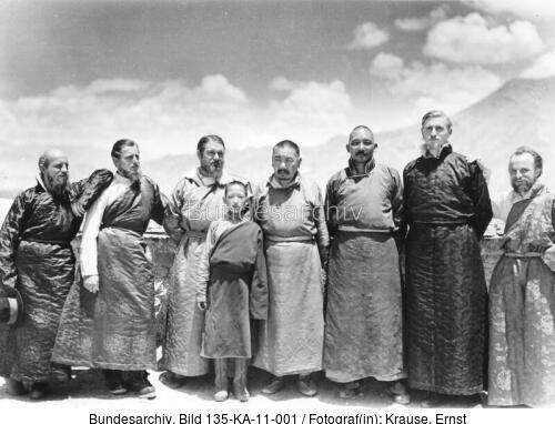 Tibetexpedition, Gruppenbild mit Gouverneur