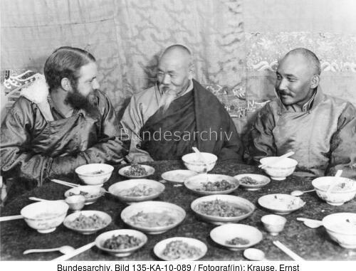 Tibetexpedition, Tashi Lhunpo, Essen mit Abt